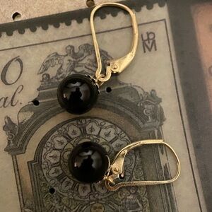 14kt solid gold 8mm black onyx vintage lever back hook dangle drop earrings